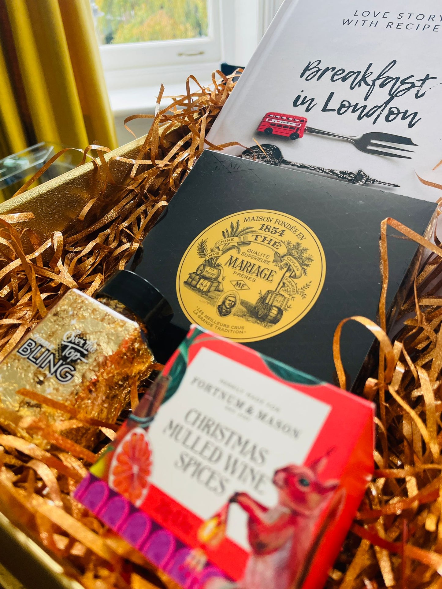 Christmas bundle! The book "Breakfast in London - Dinner in Paris" + 3 delicious gifts